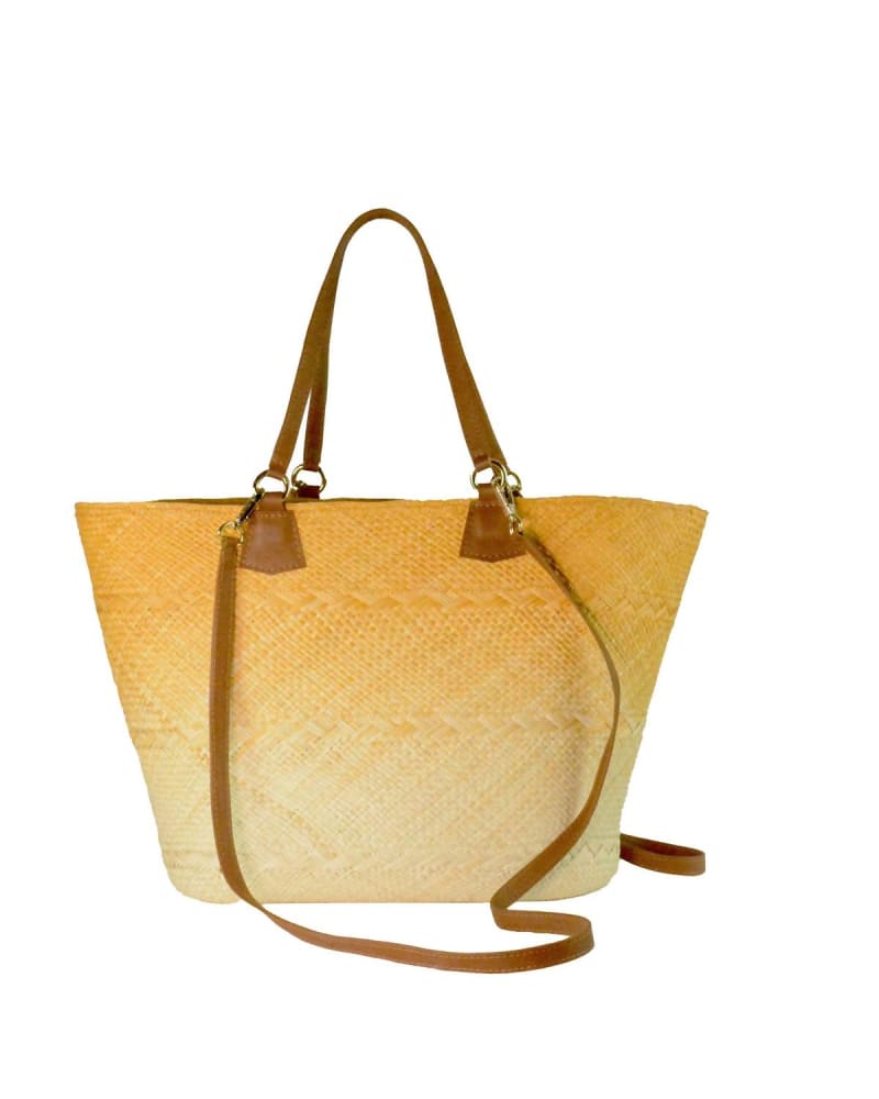 Front of a size O/S Medium Ombre Basket Bag in Natural in Natural by Sensi Studio. | dia_product_style_image_id:345636